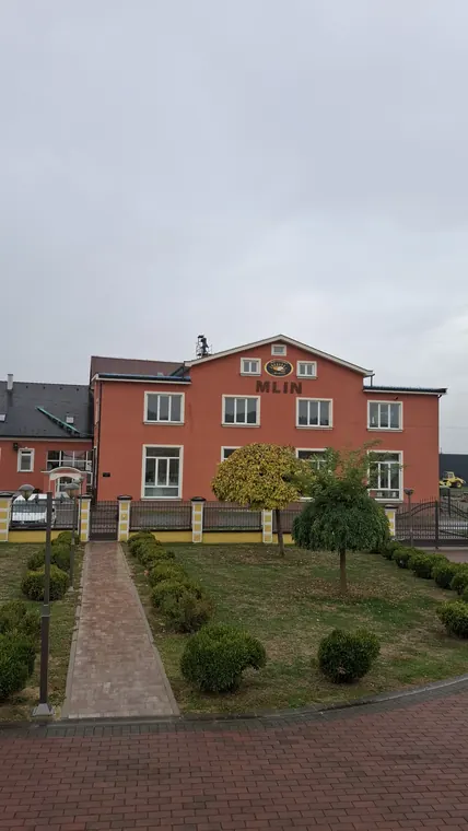 Ulaz u sjedište i mlin Janković