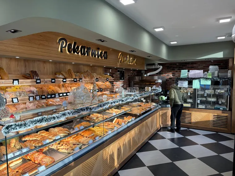 Dugi pult s pecivima na Osječkoj